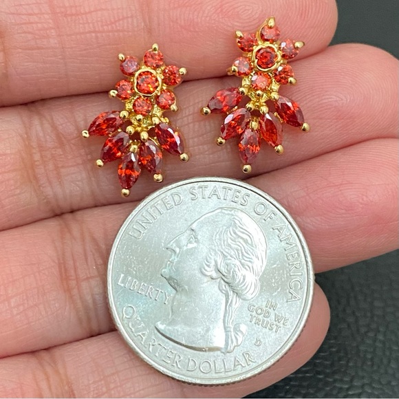 Unsigned Marquise CZ Gold-tone Flower Stud Earrings 4.8g - Picture 7 of 15